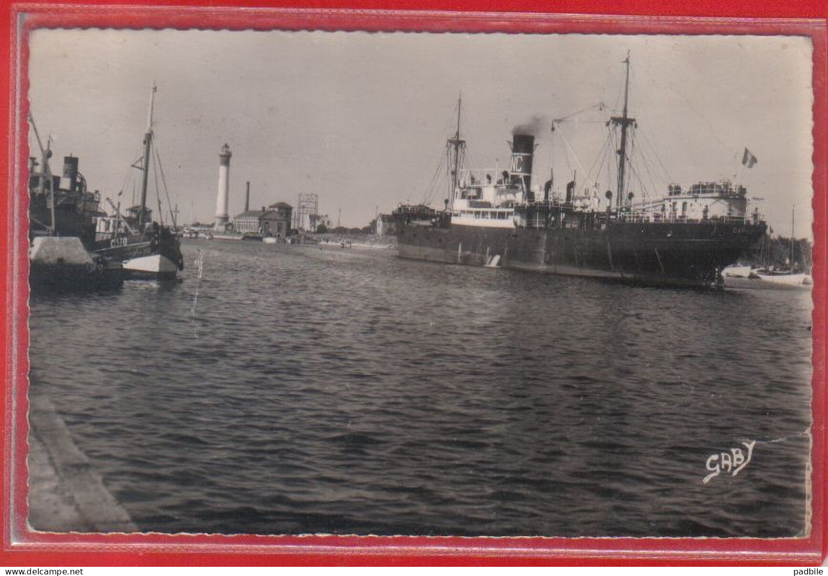 Carte Postale 14. Ouistreham Riva Bella   Cargo  Le Phare    Très Beau Plan - Ouistreham