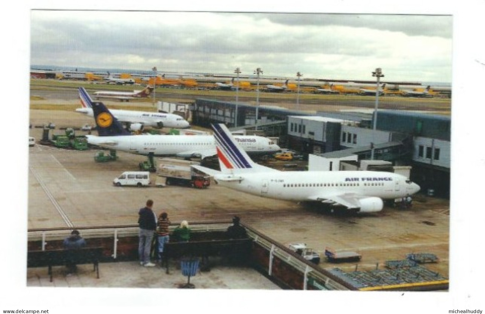 POSTCARD   PUBL BY  BY C MCQUAIDE IN HIS AIRPORT SERIES  LONDON HEATHROW   CARD NO  38 - Aerodrome