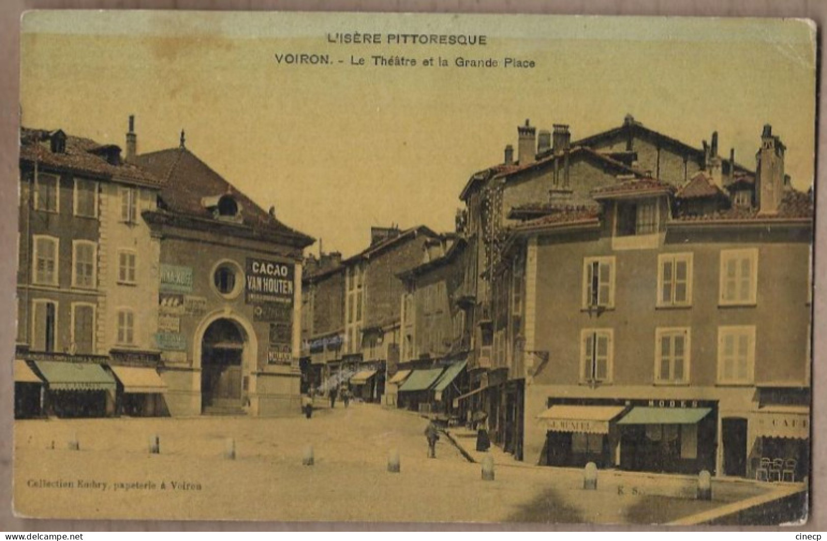 CPA 38 - VOIRON - Le Théâtre Et La Grande Place - TB PLAN CENTRE VILLE ANIMATION MAGASINS Publicités Dont CACAO - Voiron