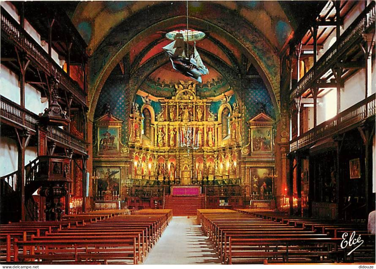 64 - Saint Jean De Luz - Intérieur De L'Eglise Avec Les Célèbres Galeries En Bois Et Le Rétable En Bois Doré. Eglise Où  - Saint Jean De Luz