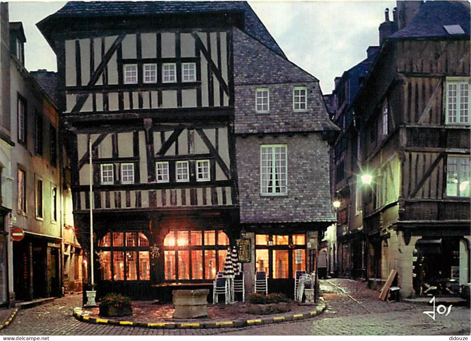 22 - Dinan - La Place Des Cordeliers Et La Vieille Maison à L'enseigne De La Mère Pourcel - CPM - Voir Scans Recto-Verso - Dinan