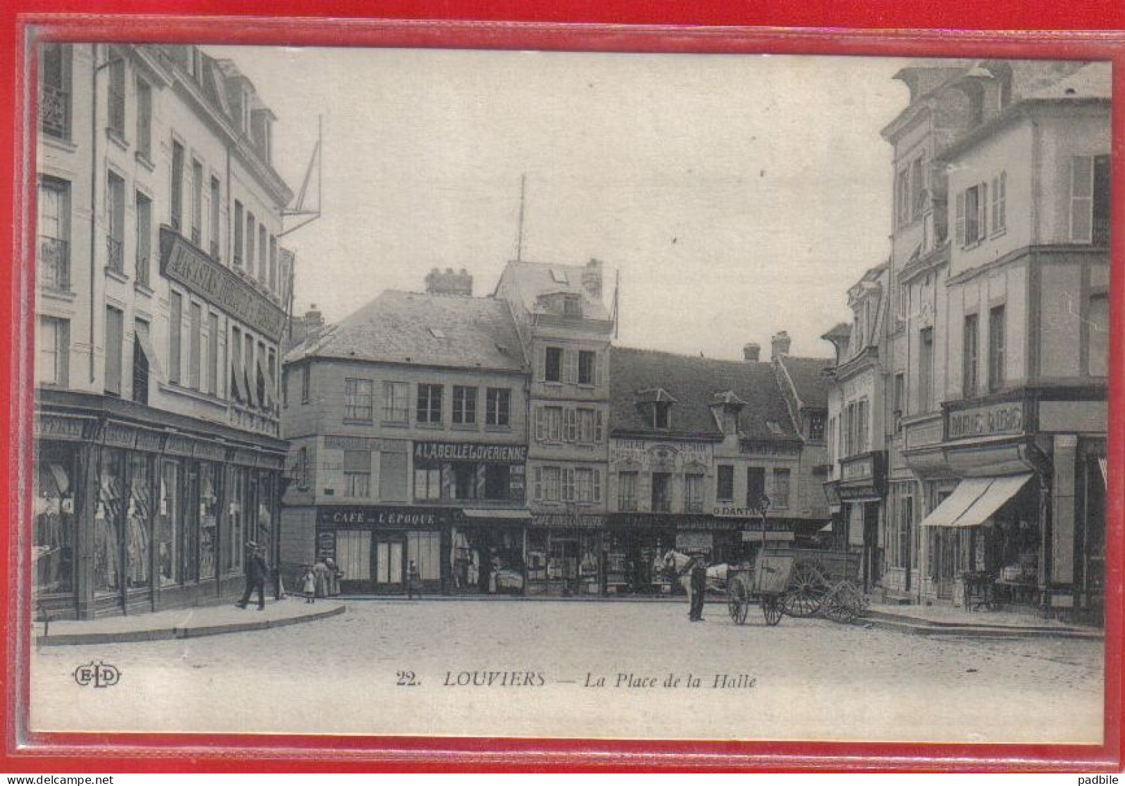 Carte Postale 27. Louviers Place De La Halle    Très Beau Plan - Louviers