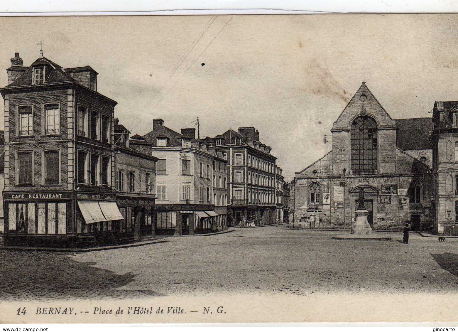 Bernay Place De L'hotel De Ville - Bernay