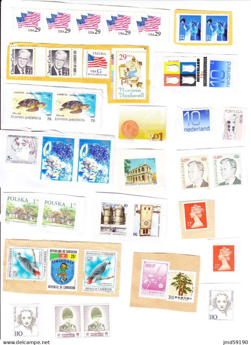 Lot De 39 Timbres Neufs (non Oblitérés) Sur Fragment De Plusieurs Pays - Other & Unclassified