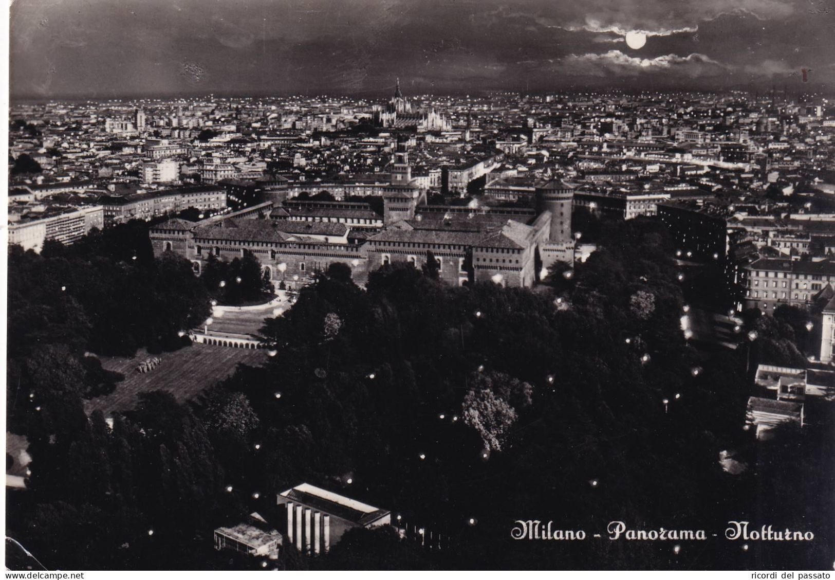 Cartolina Milano - Panorama Notturno - Milano (Milan)