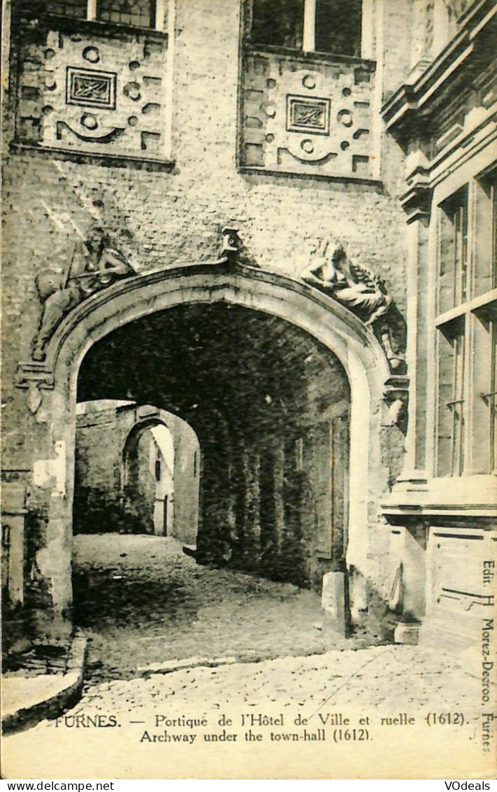 Belgique - Flandre Occidentale - Furnes - Portique De L'Hôtel De Ville - Veurne