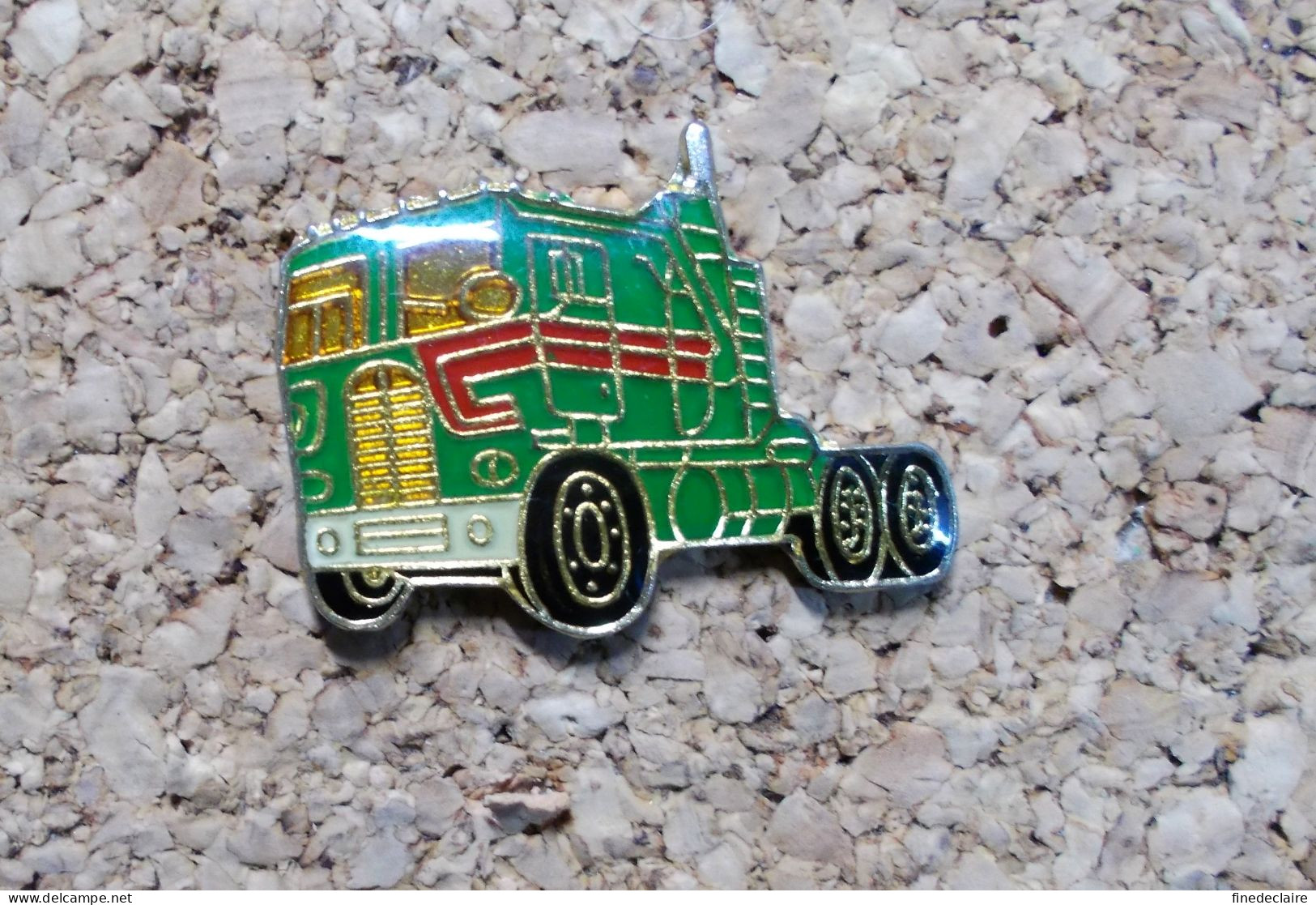 Pin's - Camion - Tracteur Vert - Transports