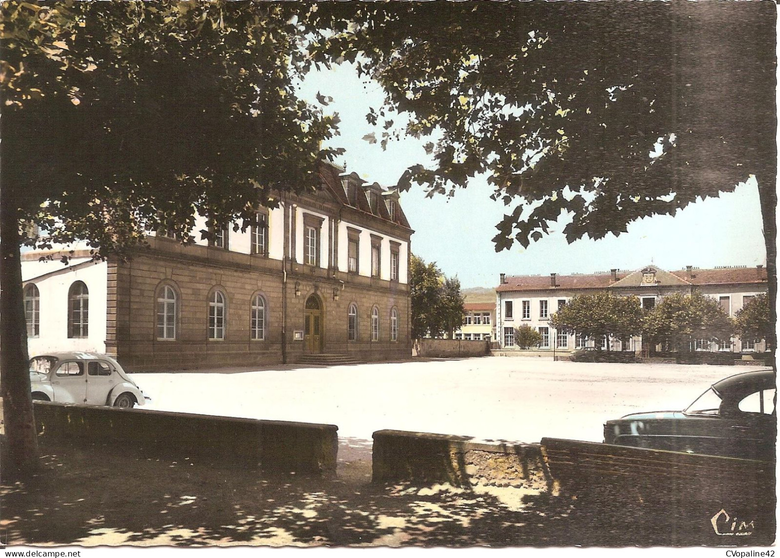 ST-GERMAIN-LEMBRON (63) La Mairie Et Les Ecoles - Place Du Désert  CPSM GF - Saint Germain Lembron