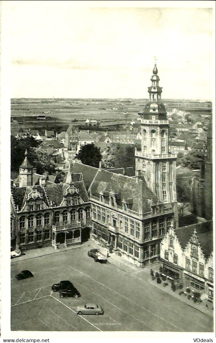 Belgique - Flandre Occidentale - Furnes - Beffroi et Coin de la Grand'Place