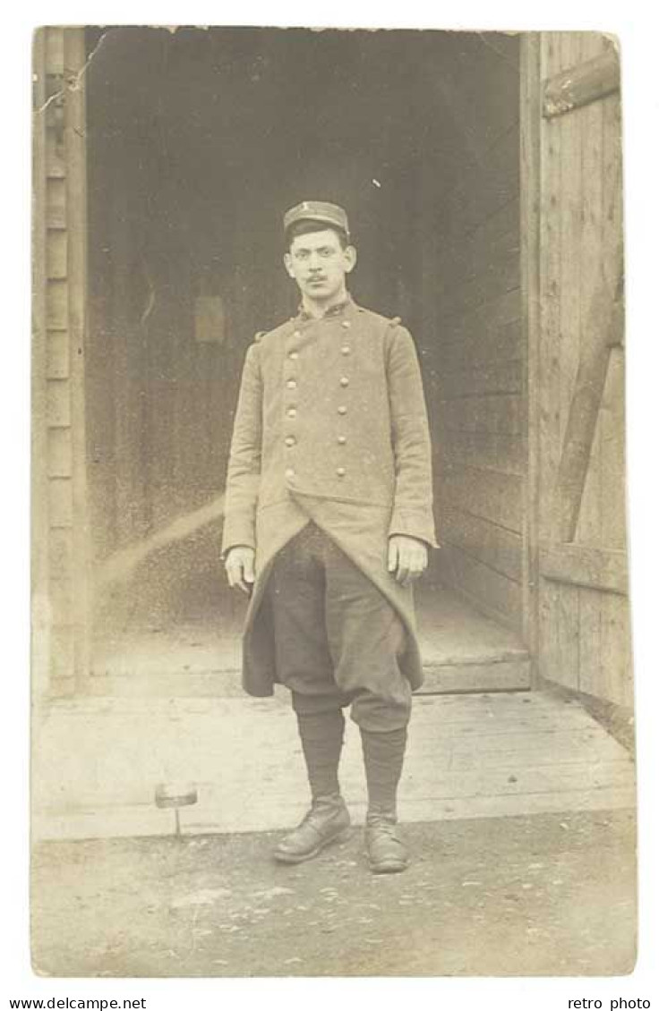Cpa Carte-photo Soldat Debout ( Famille Buonaccorsi Marseille - éditeur Alberti Hammelburg ), Prisonnier ? (dd) - Characters