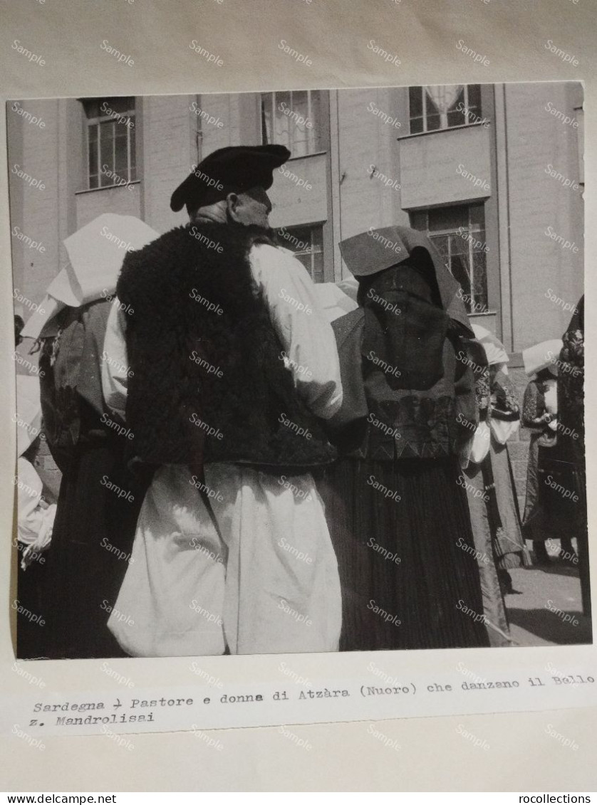 Italia Foto Folklore Costumi Etnici Sardegna. BALLO TONDO DI ATZARA (Nuoro). Z. Mandrolisai. 18x18 Cm. - Europe