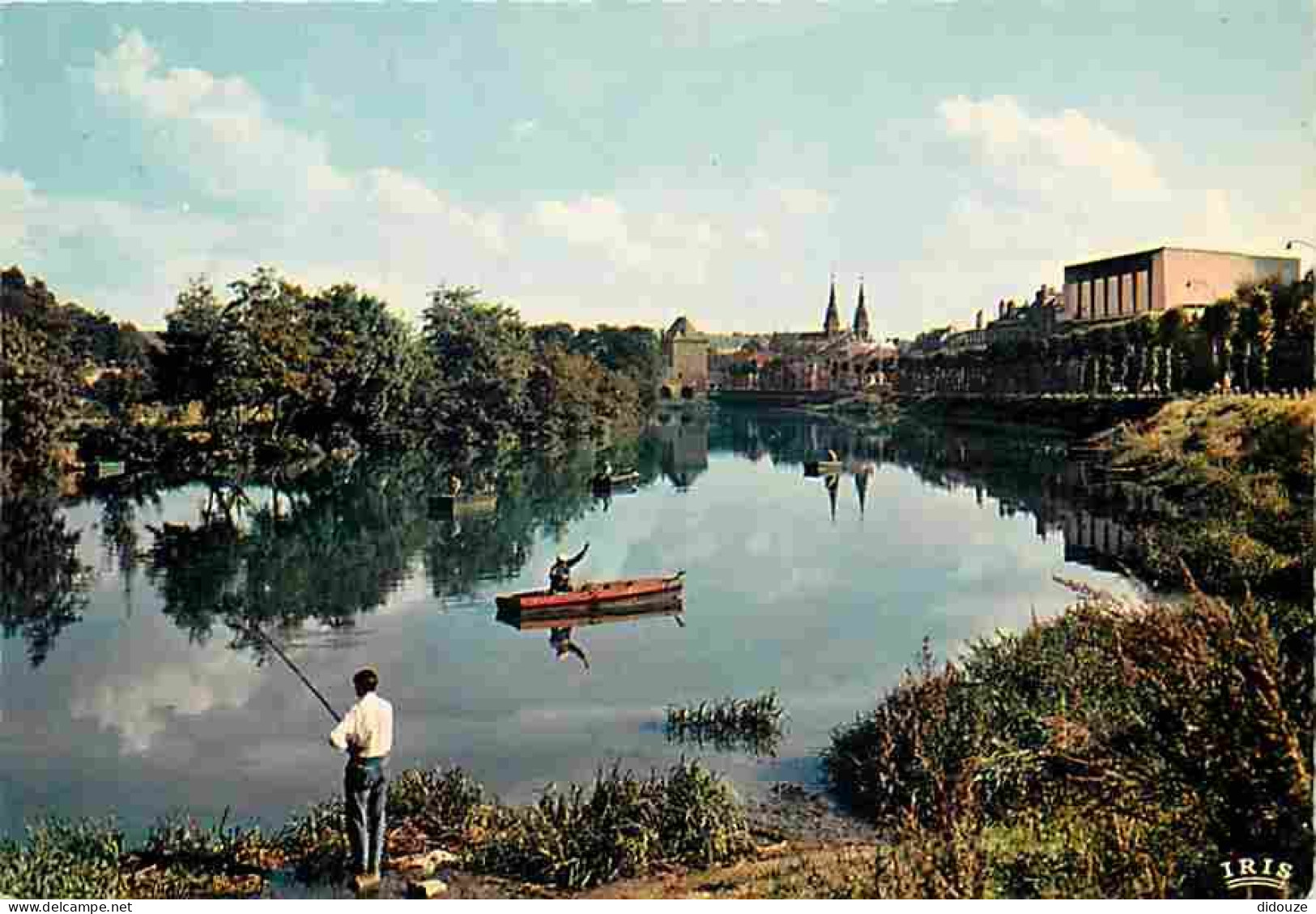 08 - Charleville Mézières - La Meuse Au Quai Du Moulinet - Pecheur à La Ligne - CPM - Voir Scans Recto-Verso - Charleville