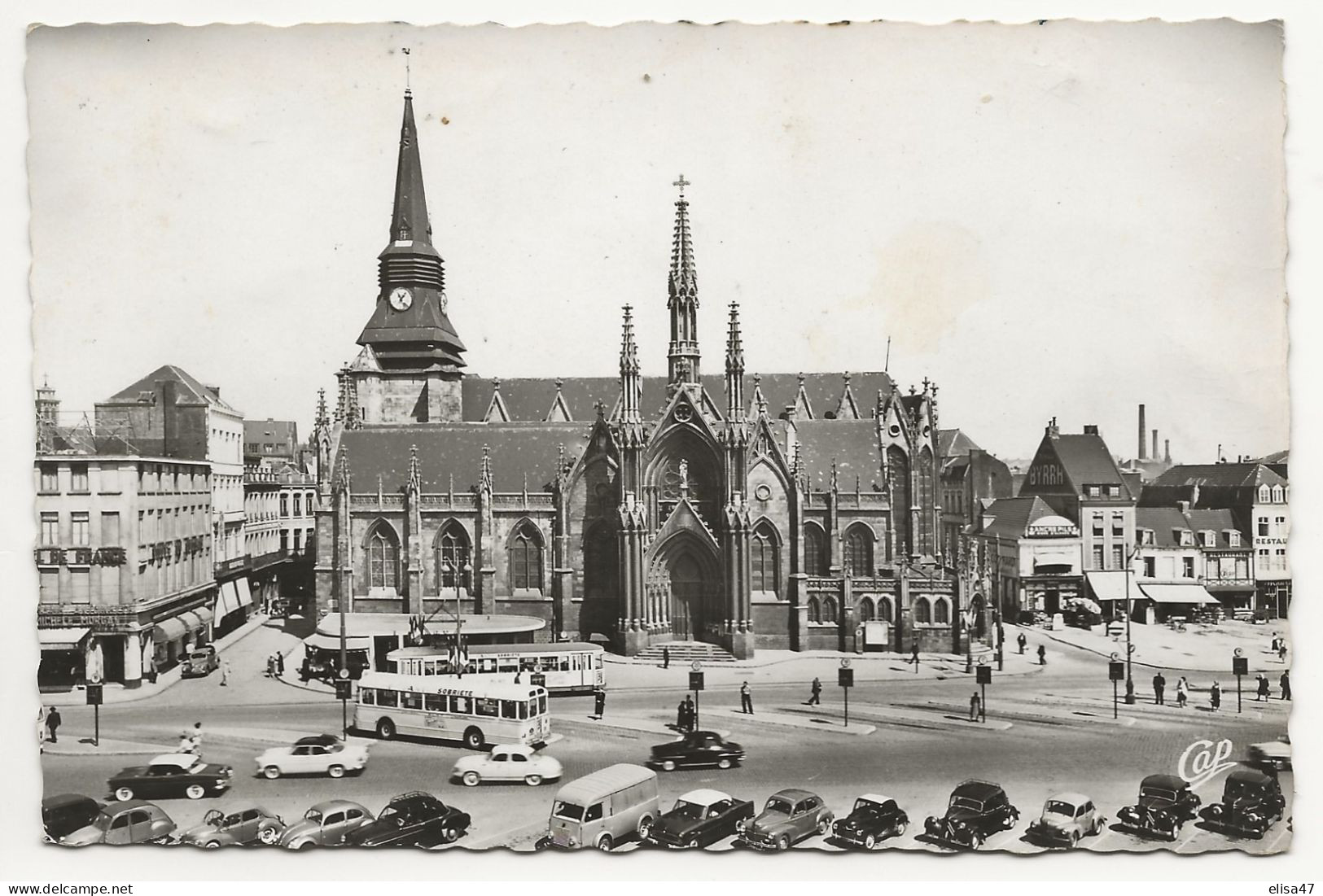 59  ROUBAIX    L  EGLISE   ST  MARTIN  (AUTOBUS  VOITURES  ANCIENNES ) - Roubaix