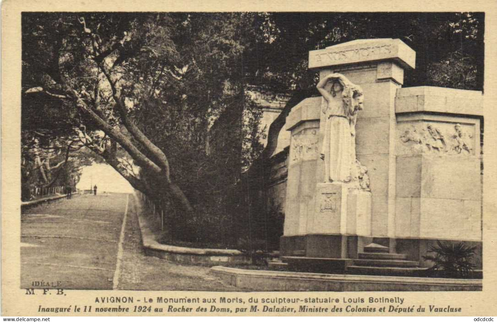 DESTOCKAGE Avant fermeture boutique BON LOT 100 CPA MILITARIA  Patriotiques Monument aux Morts ...  (toutes scannées )