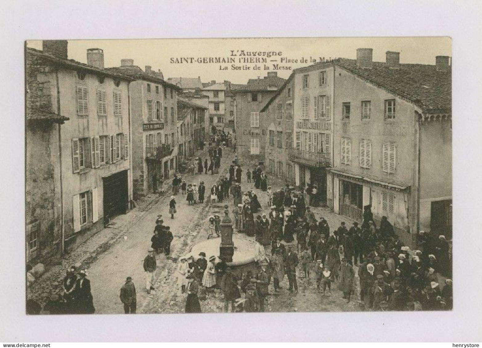 SAINT-GERMAIN L'HERM : Place De La Mairie. La Sortie De La Messe - Animée (z4172) - Sonstige & Ohne Zuordnung