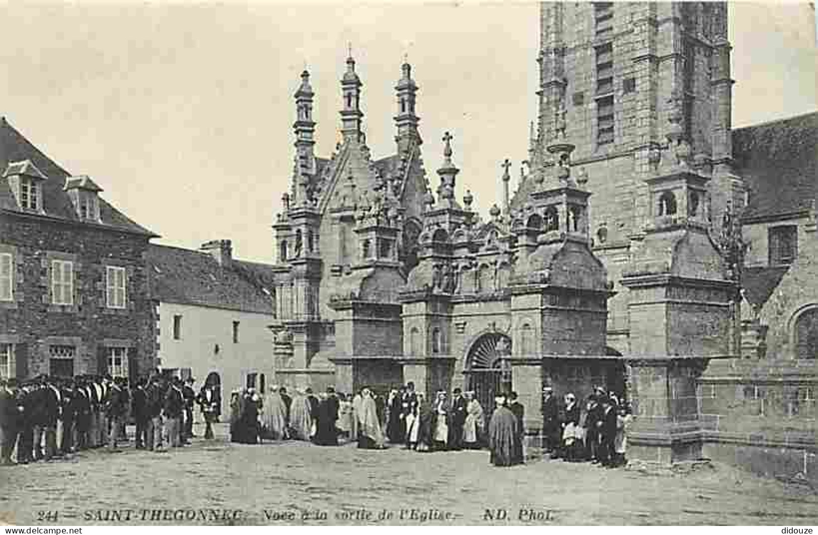 29 - Saint Thegonnec - Noce à La Sortie De L'Eglise - Animée - Voyagée En 1915 - CPA - Voir Scans Recto-Verso - Saint-Thégonnec