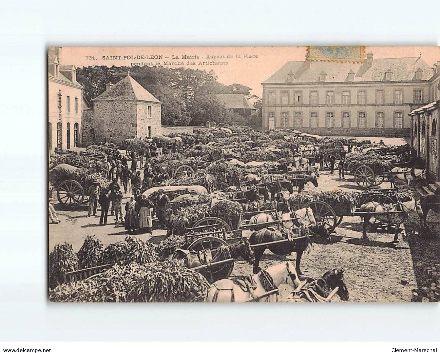 SAINT POL DE LEON : La Mairie, Aspect De La Place Pendant Le Marché Des Artichauts - Très Bon état - Saint-Pol-de-Léon