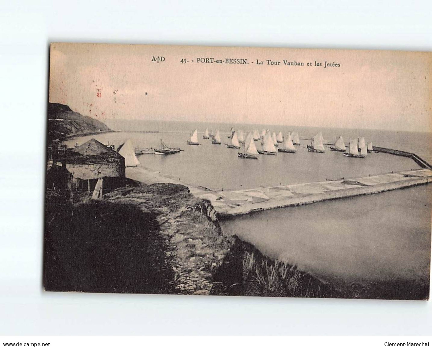 PORT EN BESSIN : La Tour Vauban Et Les Jetées - état - Port-en-Bessin-Huppain