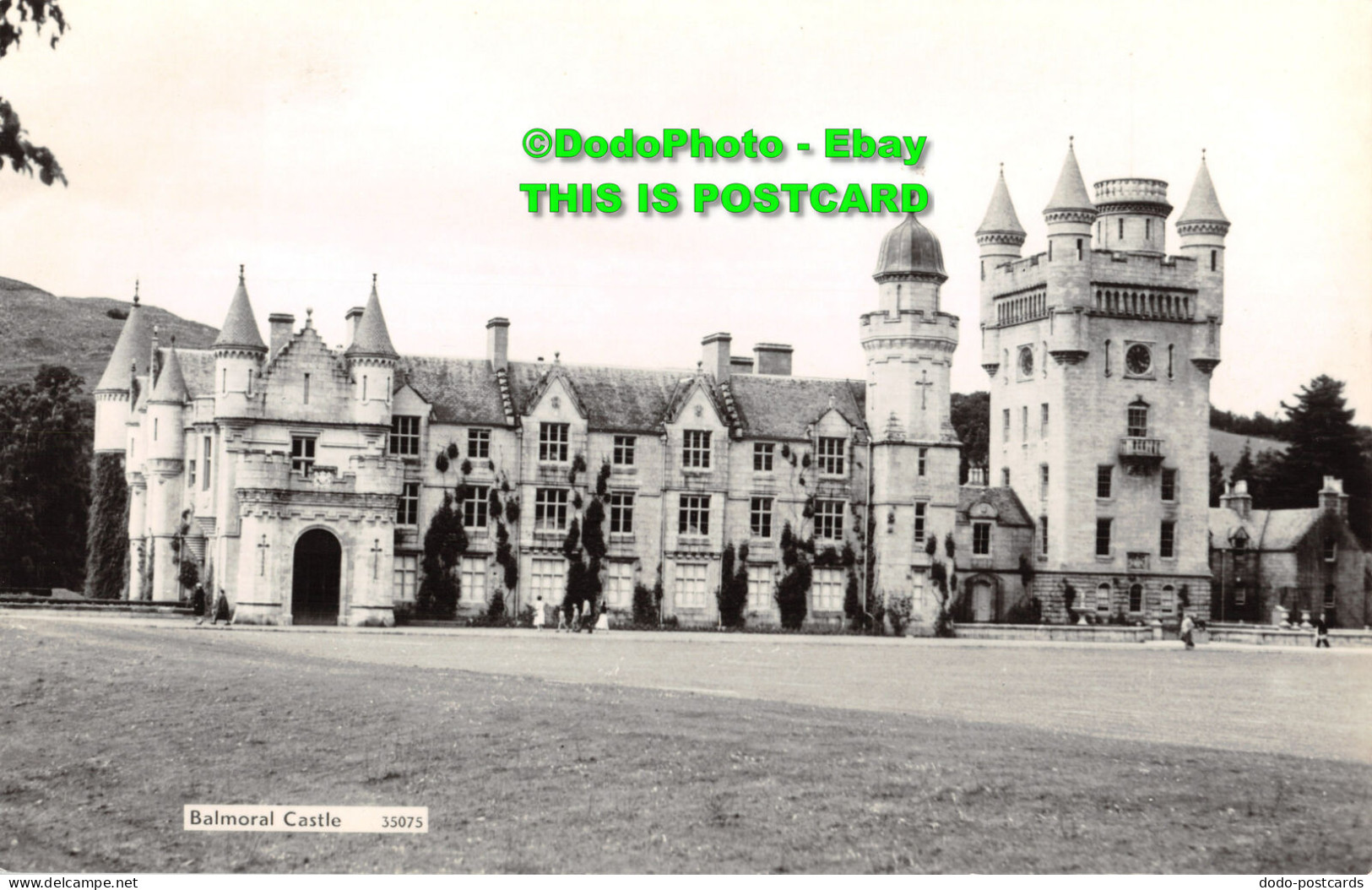 R345377 Balmoral Castle. 35075. RP. Post Card - Monde