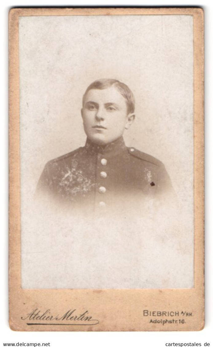 Fotografie Atelier Mertin, Biebrich A/Rh., Adolphstr. 16, Portrait Eines Jungen Soldaten  - Anonymous Persons