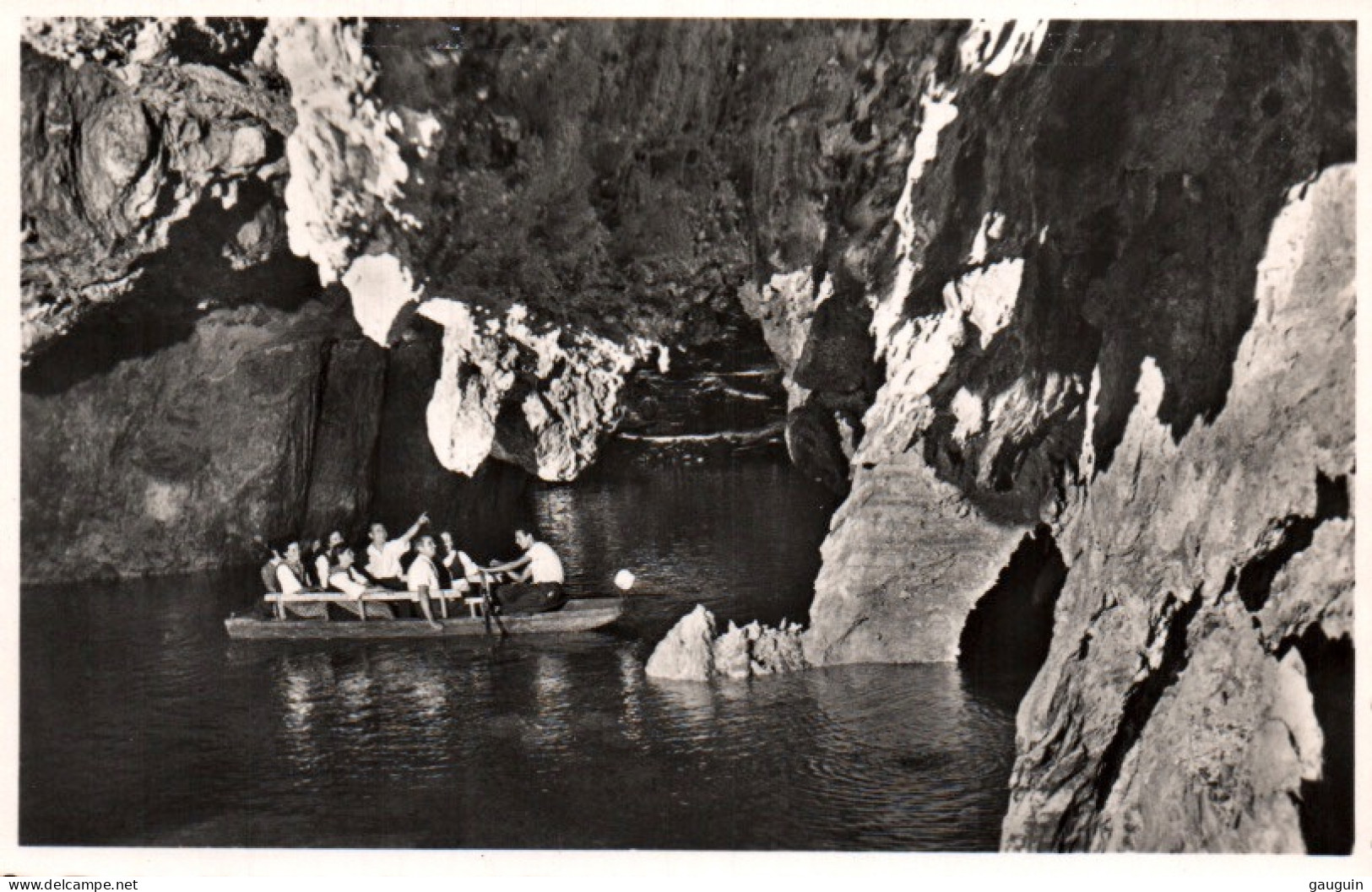 CPA - GROTTE - LAC Souterrain St LÉONARD  ... Edition Perrochet-Matile - Saint-Léonard