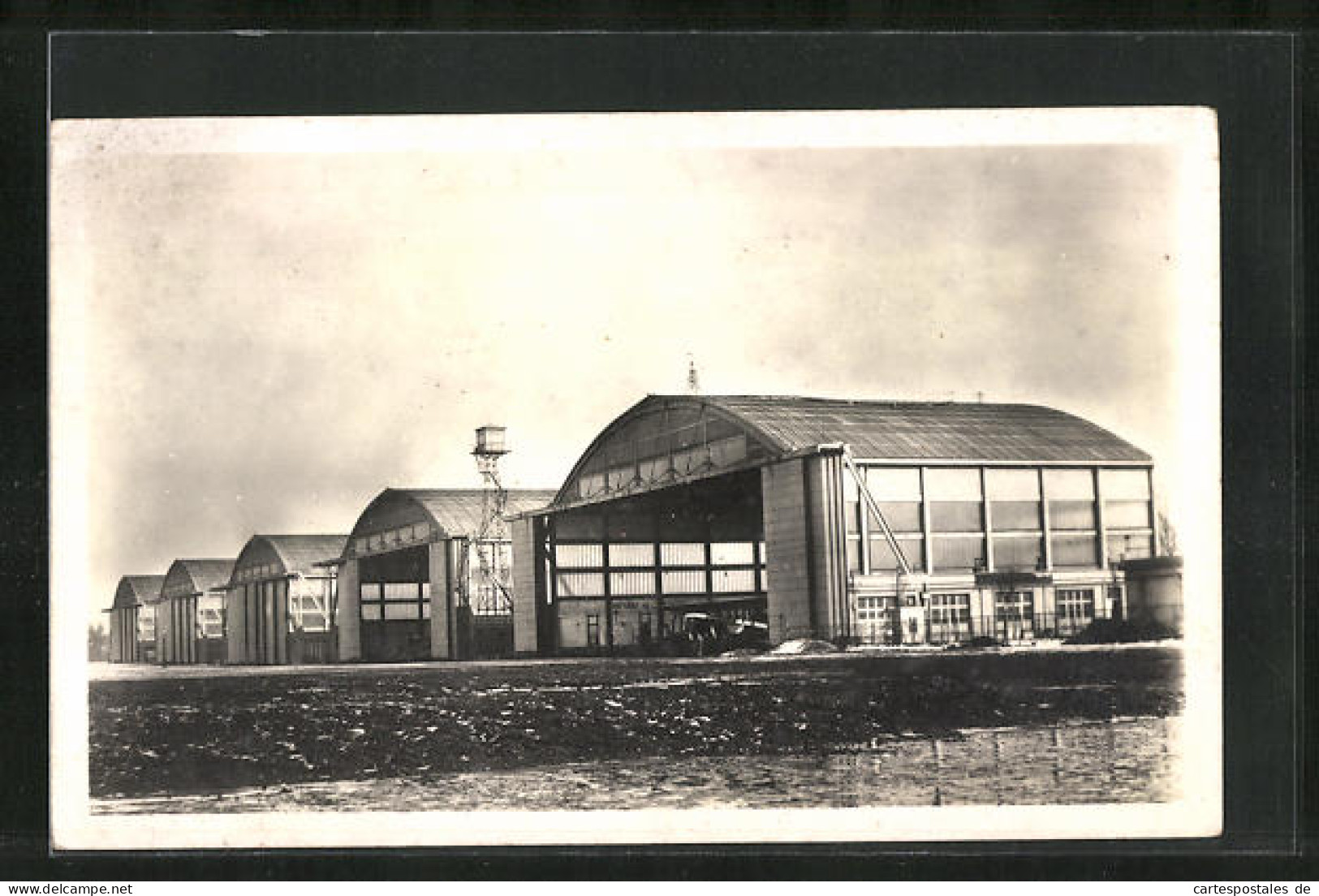 CPA Bourget, Aéroport Avec Hangars  - Le Bourget