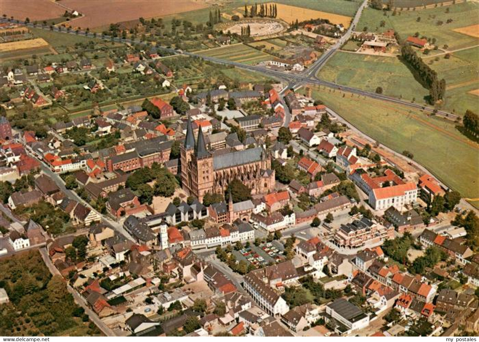 73903874 Xanten Stadt Kirche Und Roem Amphitheater Fliegeraufnahme - Xanten