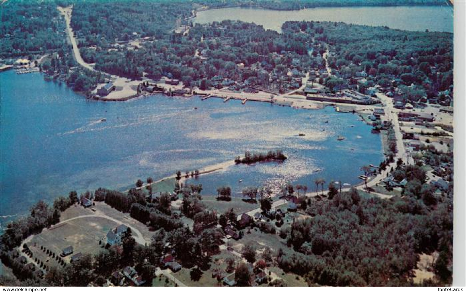 73956724 Meredith_New_Hampshire_USA Aerial View Of Picturesque - Sonstige & Ohne Zuordnung