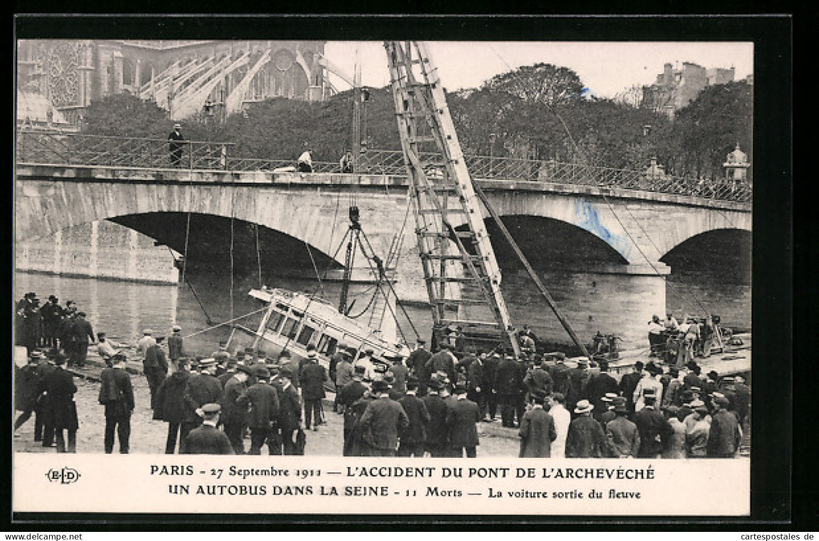 AK Paris, L'Accident Du Pont De L'Archevéche Un Autobus Dans La Seine 1911, Morts La Voiture Sortie Du Fleuve  - Buses & Coaches