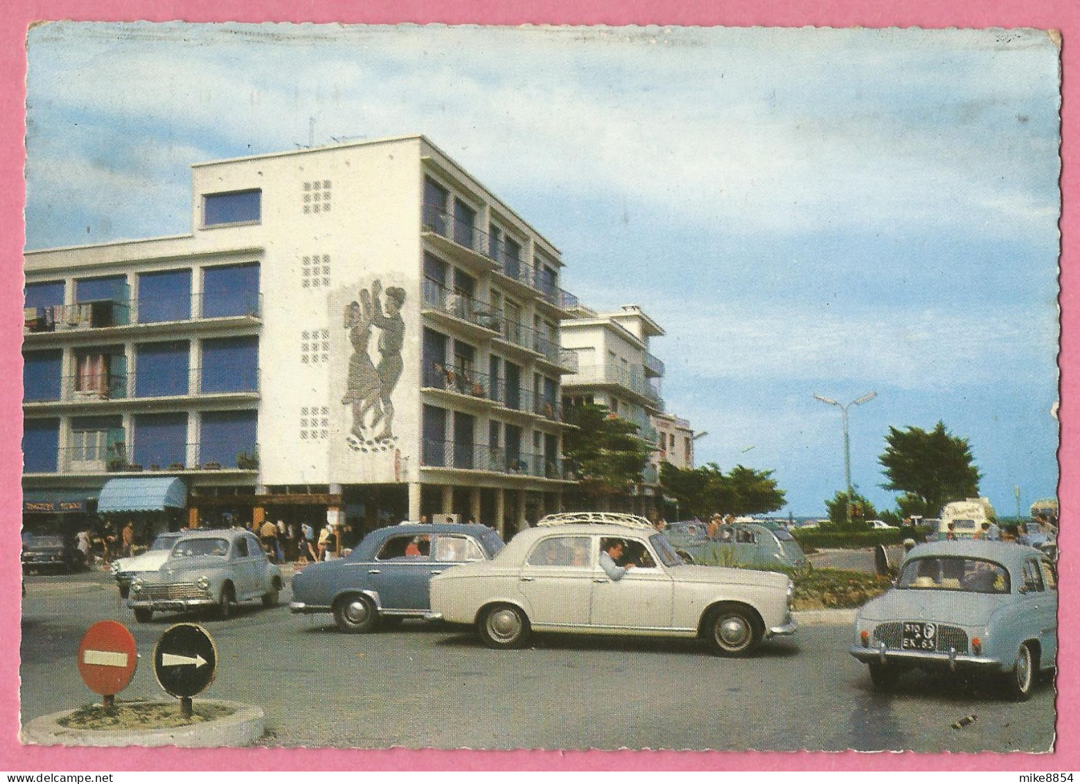 GO013  CP   ARGELES-SUR-MER (Pyrénées Orientales)  Rond-Point De La Sardane - PEUGEOT 403 - 203 - RENAULT Dauphine - Argeles Sur Mer