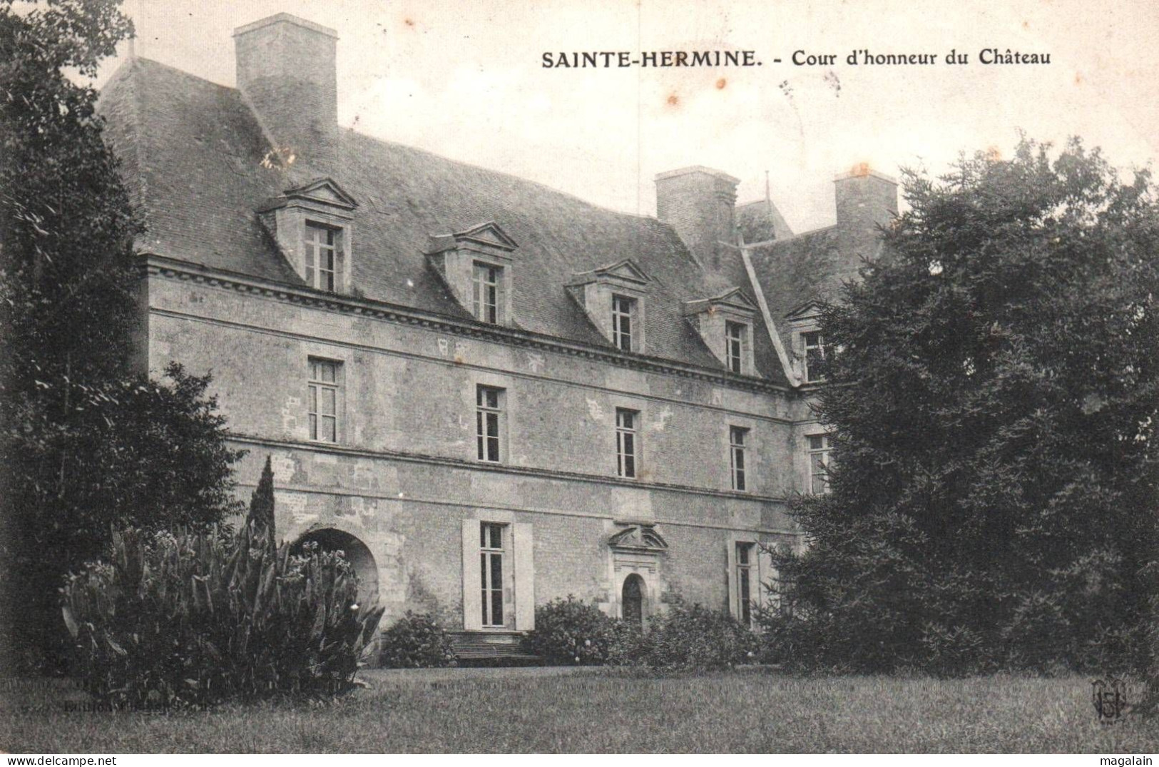 Ste Hermine : Cour D'honneur Du Château - Sainte Hermine