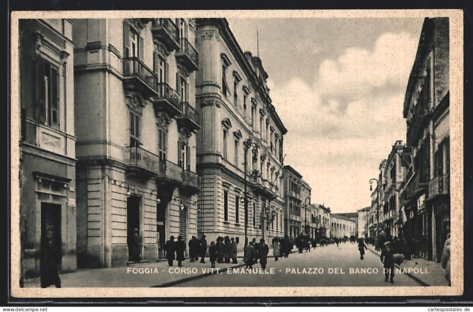 Cartolina Foggia, Corso Vitt. Emanuele, Palazzo Del Banco Di Napoli  - Foggia