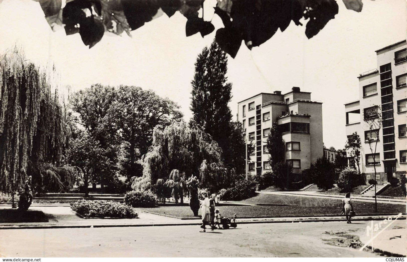 92 - CHATENAY MALABRY _S28793_ Butte Rouge Place François Salman - CPSM 14x9cm - Chatenay Malabry