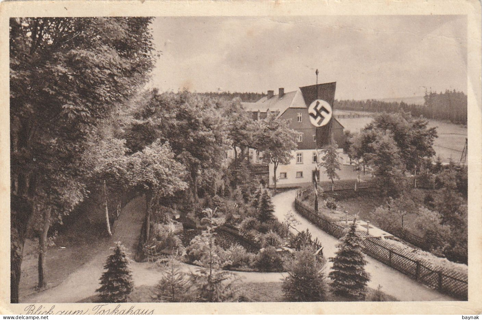 D275  --   DEUTSCHLAND - WW2  --  TOSKAHAUS, MIT SWASTIKA  -  KRETSCHAM - ROTHENSEHMA  --  SCHLESIEN ?  -- KLEINE  PHOTO - 1939-45