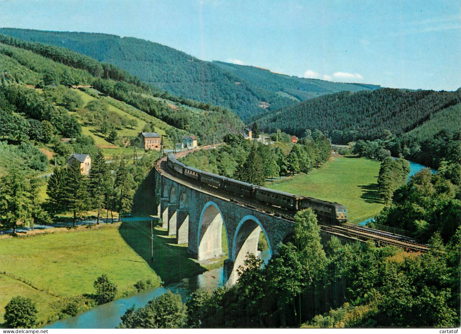 Train Sur Viaduc Dans La Vallée De L'Amblève . DAS TAL DER AMEL . - Equipment