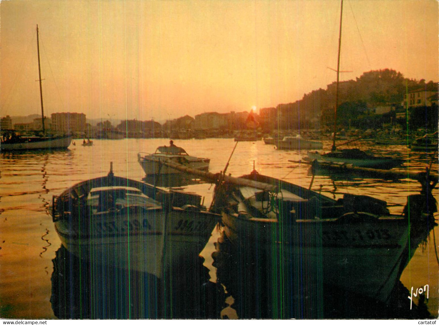 LE LAVANDOU . Coucher De Soleil Sur Le Port - Le Lavandou