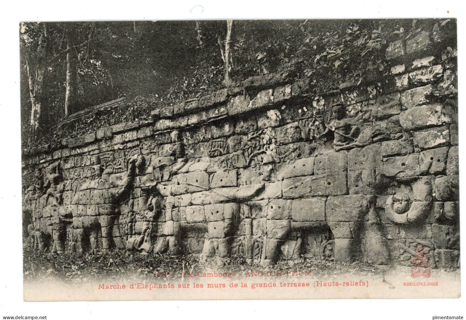 INDOCHINE FRANCAISE CAMBODGE ANGKOR THOM MARCHE D'ELEPHANTS SUR LES MURS DE LA GRANDE TERRASSE HAUTS RELIEFS - Cambodge