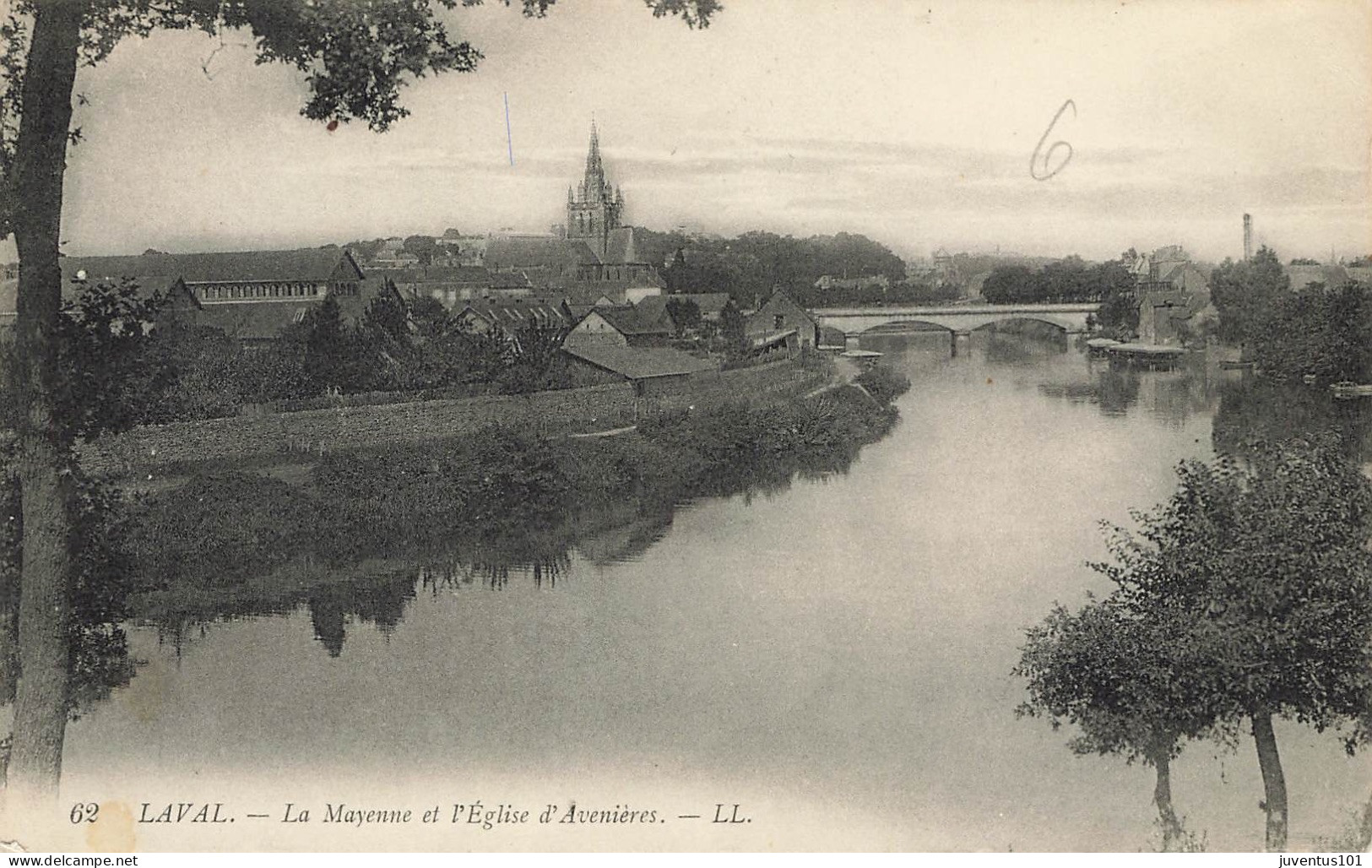 CPA Laval-La Mayenne Et L'église D'Avenières-62-Timbre     L2916 - Laval