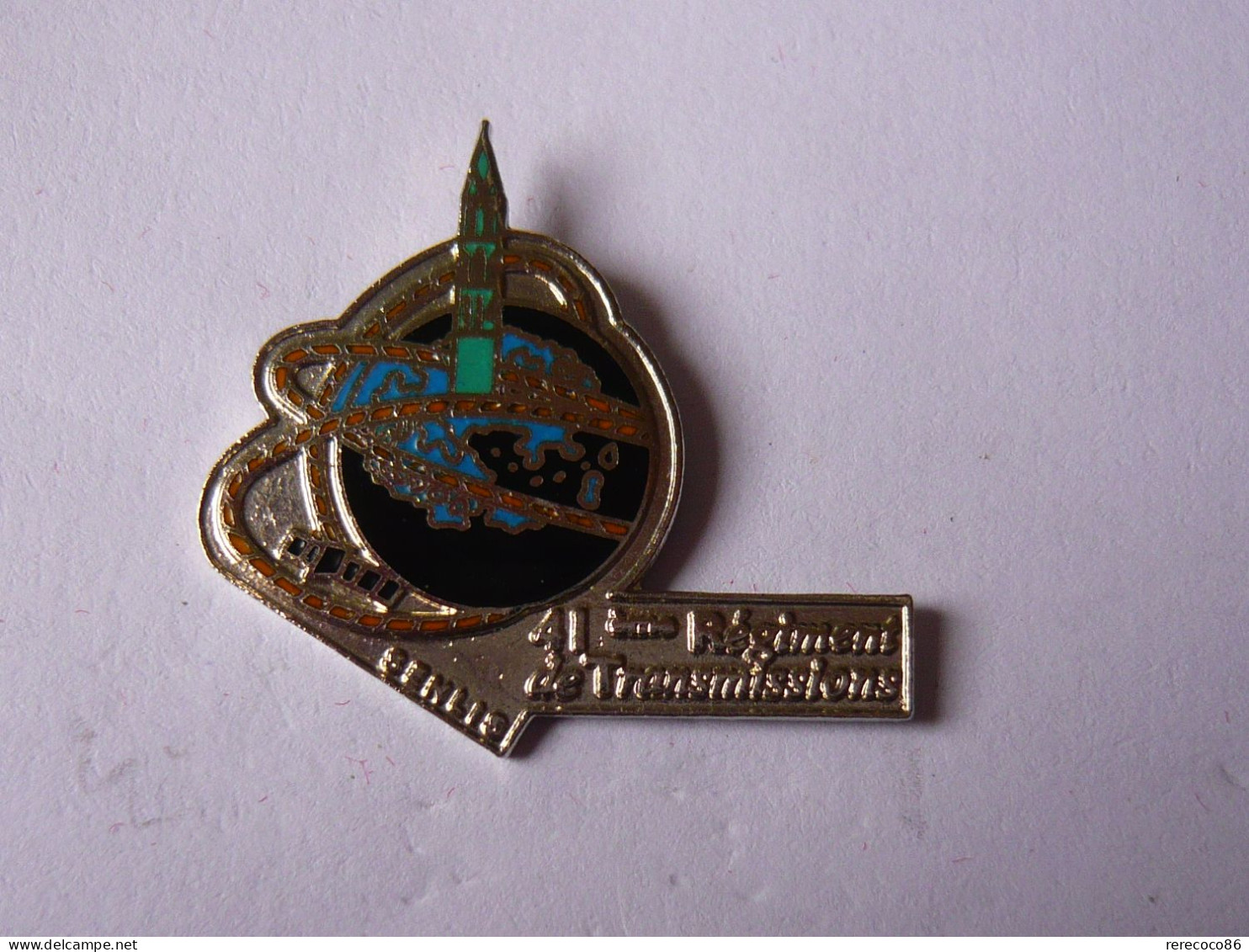 Pin S 41 EME REGIMENT TRANSMISSION ARMEE DE TERRE FRANCAISE A SENLIS - Militaria