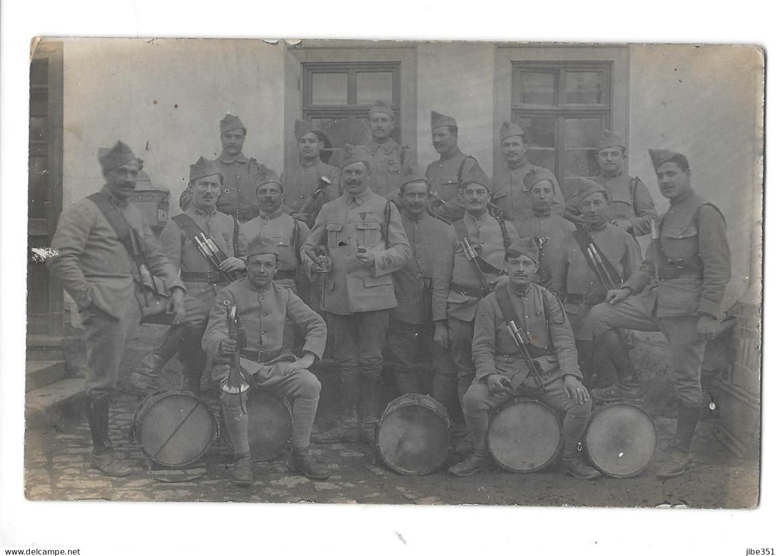 Groupe De Militaire En Tenue Avec Leurs Tambours - Characters