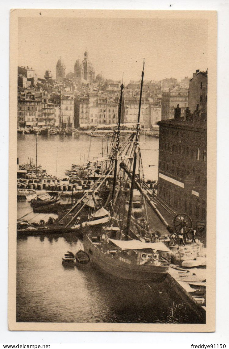 13 . MARSEILLE . UN COIN DU VIEUX PORT . BATEAUX - Joliette, Hafenzone