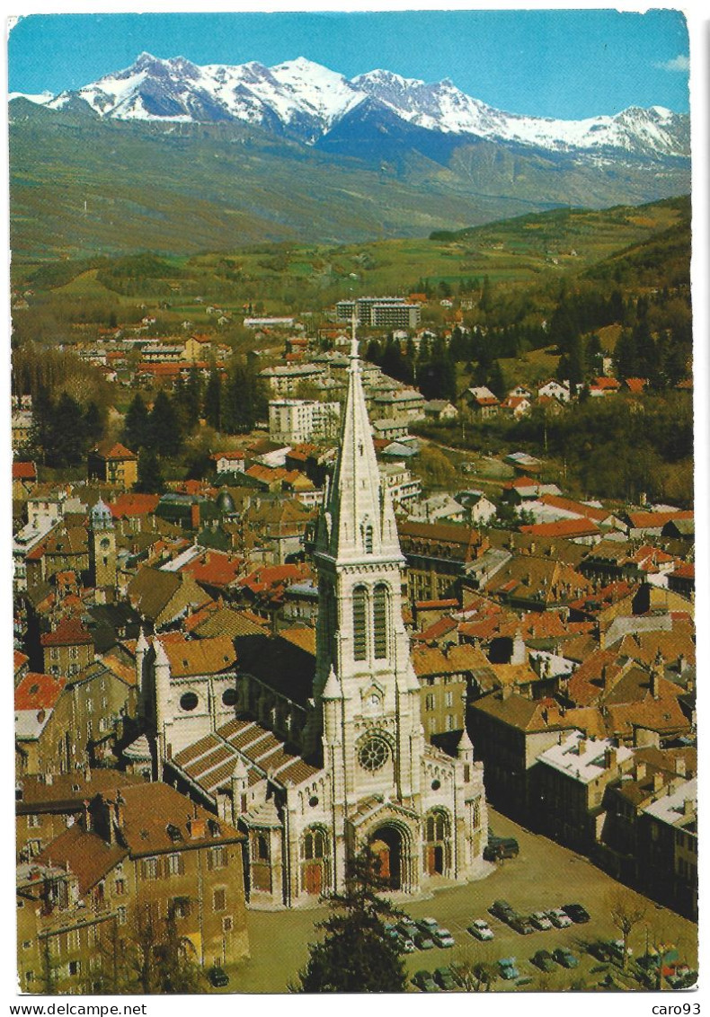 Gap L'Eglise Dans Son Cadre De Montagne - Gap