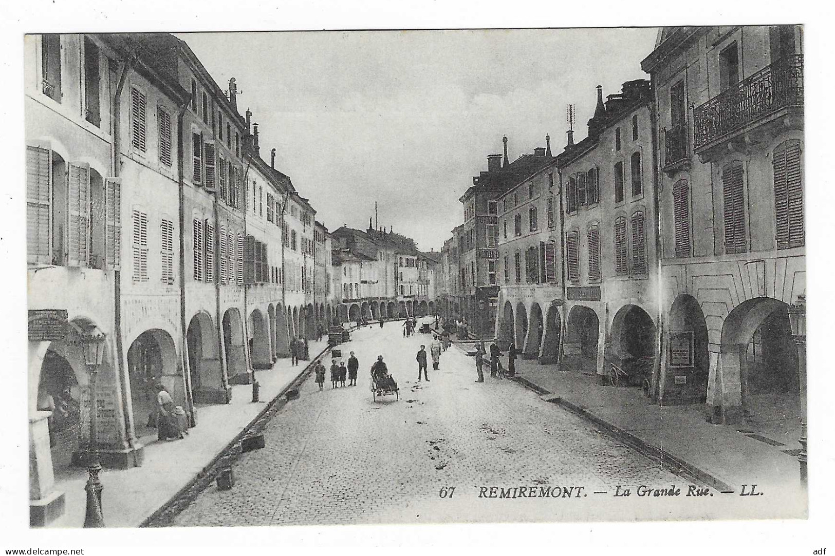 CPA REMIREMONT, ANIMATION DANS LA GRANDE RUE, VOSGES 88 - Remiremont