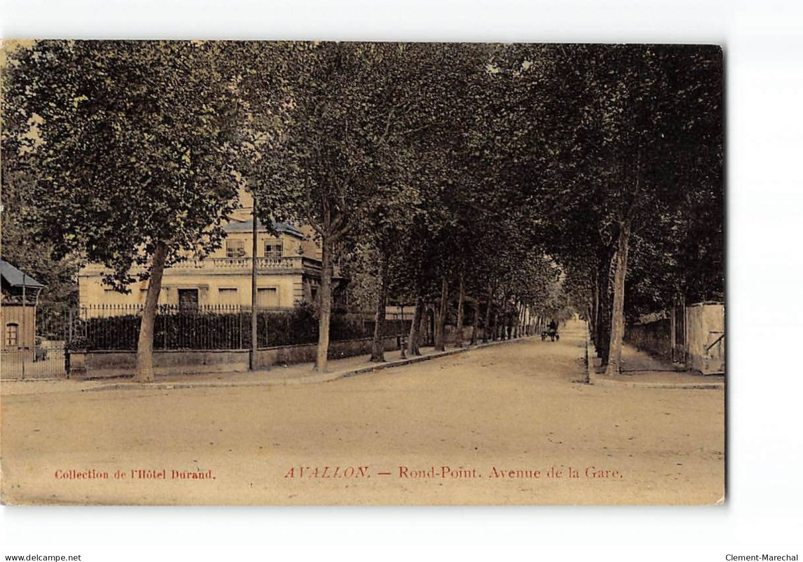 AVALLON - Rond Point - Avenue De La Gare - Très Bon état - Avallon