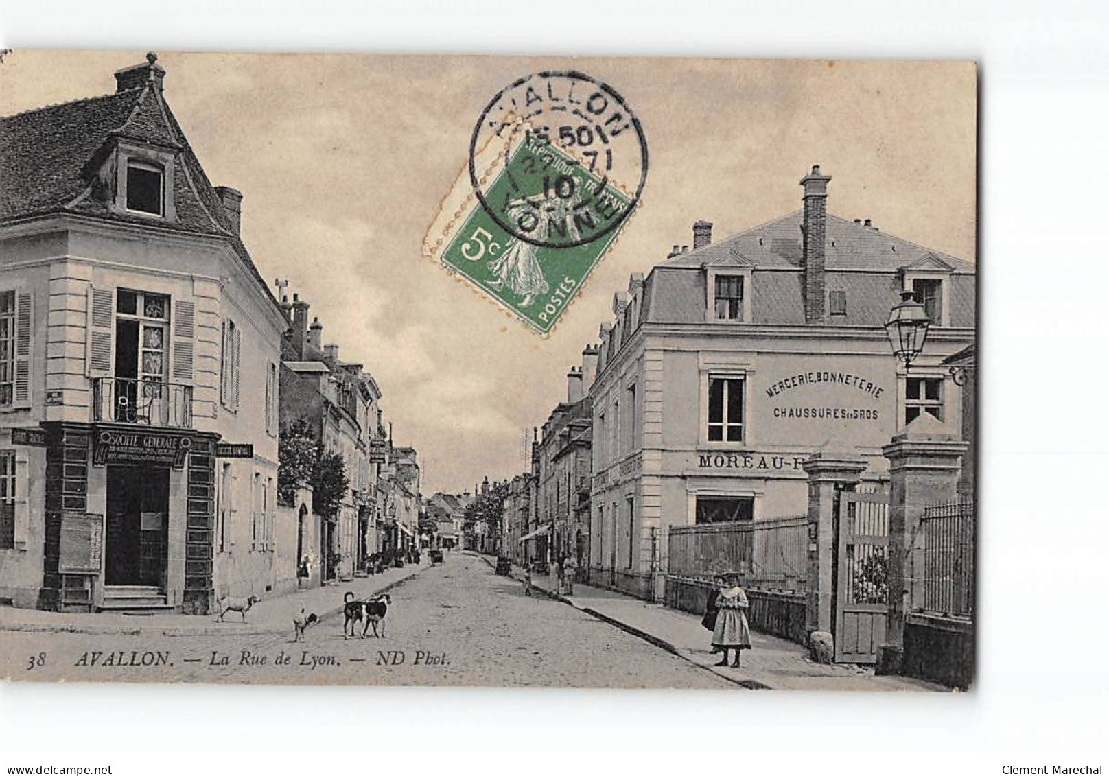 AVALLON - La Rue De Lyon - Très Bon état - Avallon