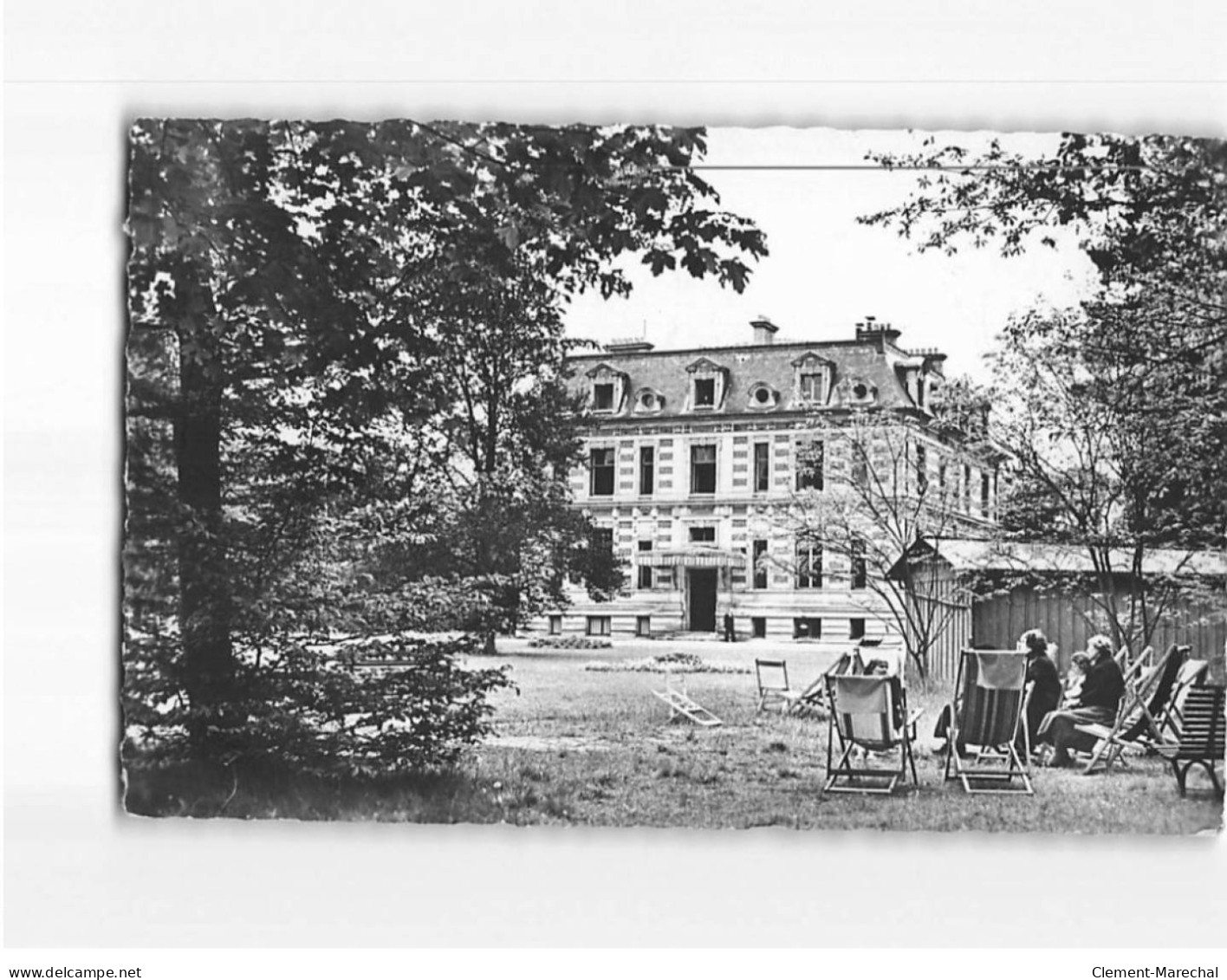 CHANTILLY : Fondation Rothschild, Maison De Convalescence, Vue Générale Prise Du Parc - état - Chantilly