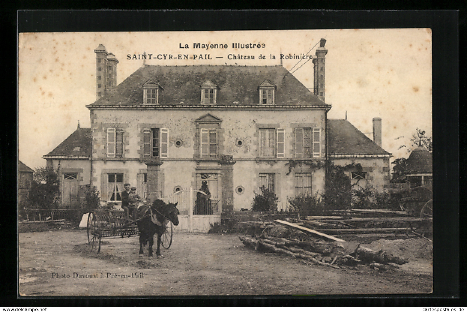 CPA Saint-Cyr-en-Pail, Chateau De La Robiniere  - Autres & Non Classés