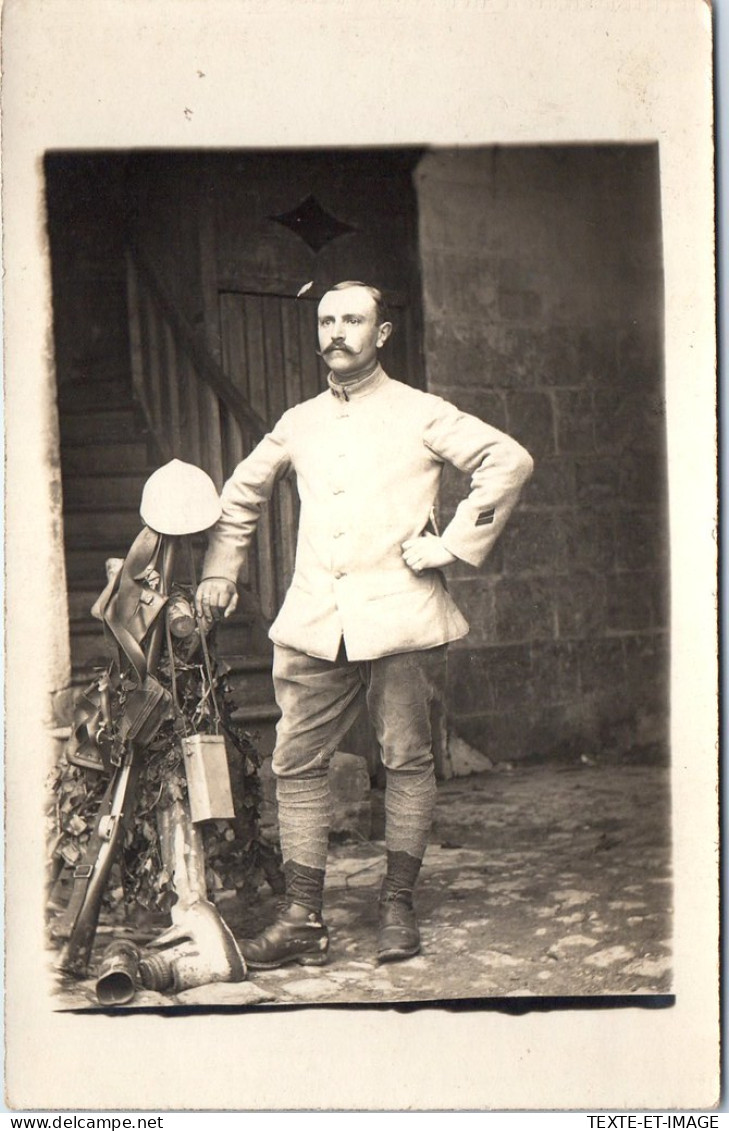 02 SOISSON - CARTE PHOTO - Soldat Mai 1916 - Soissons