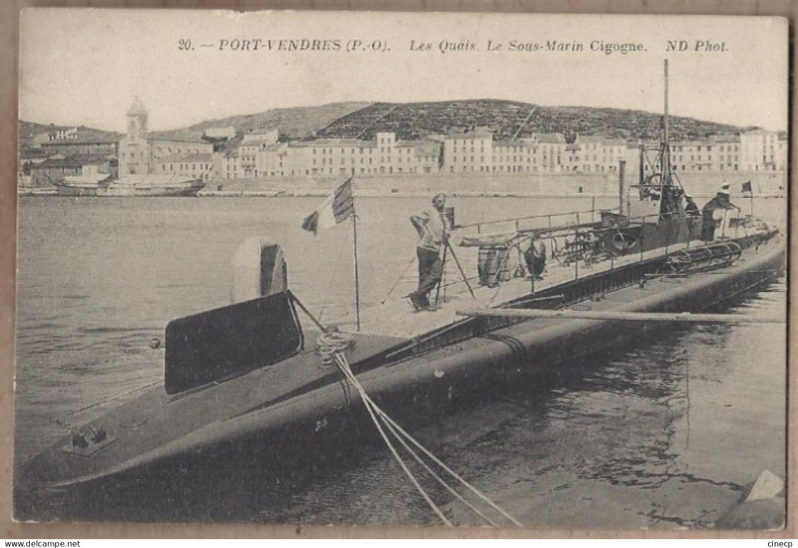 CPA 66 - PORT VENDRES - Les Quais - Le Sous Marin CIGOGNE - TB PLAN BATEAU GUERRE ANIMATION Marins - Port Vendres