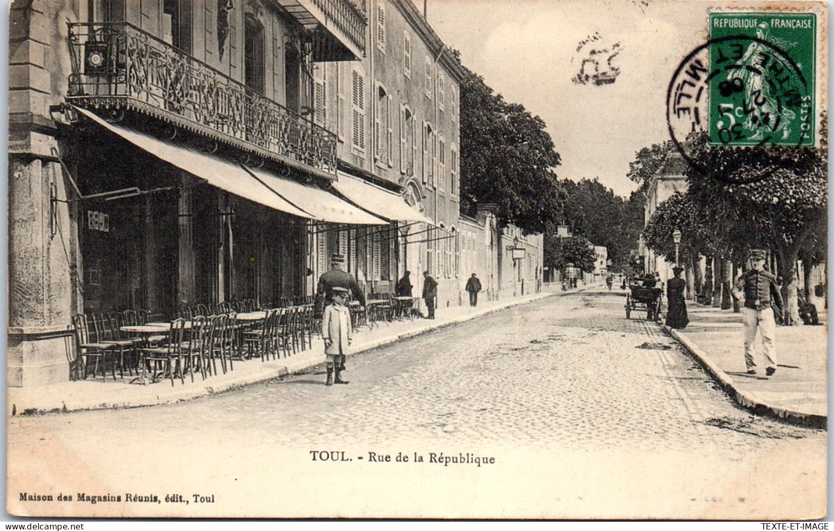 54 TOUL - Un Coin De La Rue De La Republique  - Toul